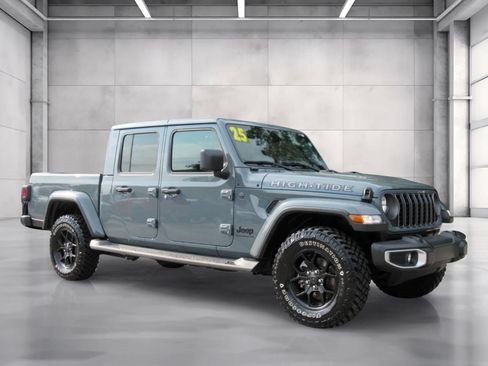 Used 2025 Jeep Gladiator Sport AWD/4WD image 1
