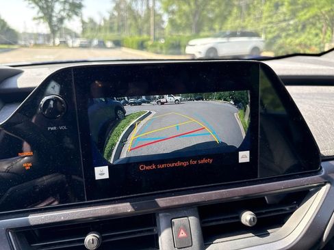 Used 2024 Lexus UX 250h F Sport AWD/4WD image 15