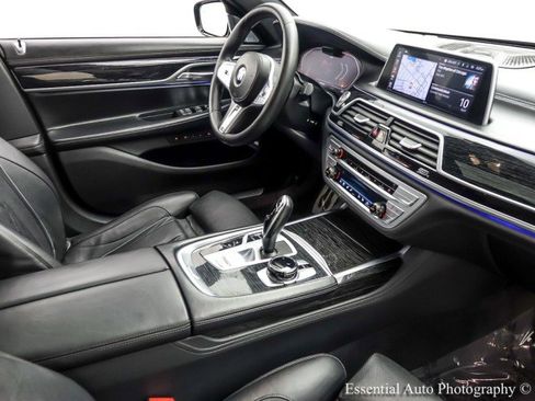 Used 2022 BMW 750i xDrive w/ Executive Package AWD/4WD image 33