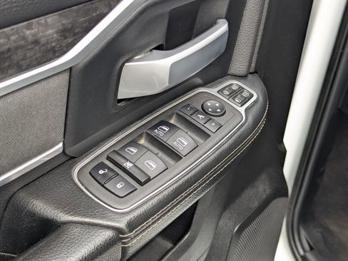 Used 2024 RAM 2500 Big Horn w/ Off Road Package AWD/4WD image 29