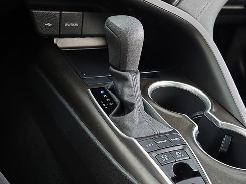 Used 2022 Toyota Camry LE image 21