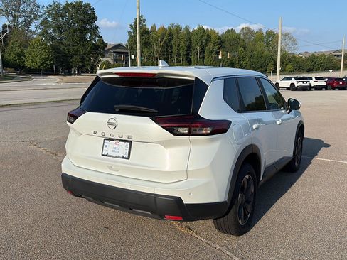 Used 2025 Nissan Rogue SV FWD image 3