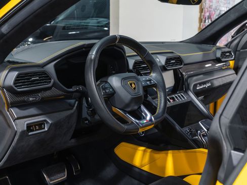 Used 2021 Lamborghini Urus AWD/4WD image 31