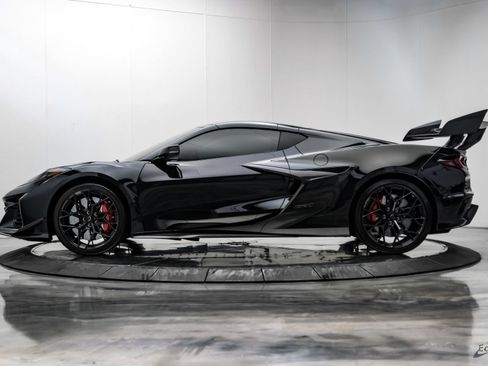 Used 2026 Chevrolet Corvette ZR1 w/ ZR1 Carbon Fiber Aero Package RWD image 10