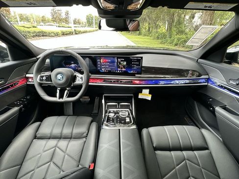 New 2025 BMW i7 xDrive60 image 25