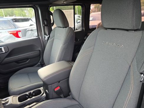 Used 2024 Jeep Wrangler Sahara w/ Safety Group image 19