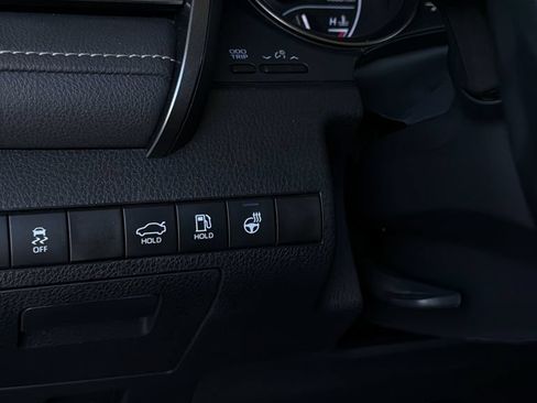 Used 2022 Toyota Camry SE FWD image 27