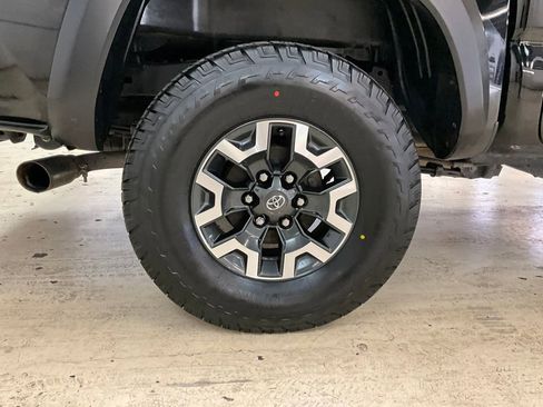 Used 2016 Toyota Tacoma TRD Off-Road image 18