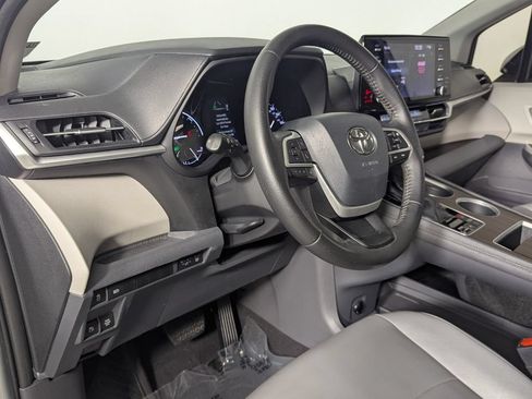 Used 2021 Toyota Sienna XLE FWD image 13