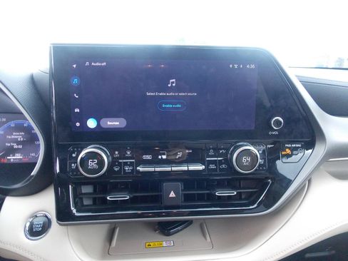 Used 2023 Toyota Highlander Limited FWD image 21