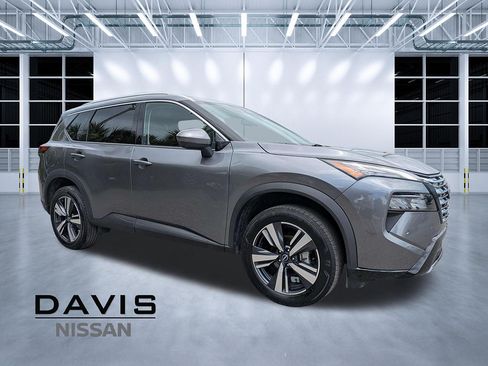 Used 2026 Nissan Rogue SL FWD image 1