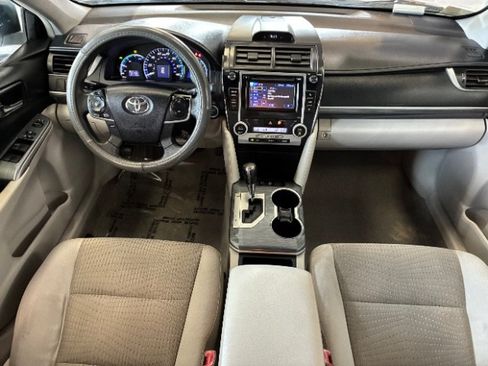 Used 2013 Toyota Camry LE FWD image 3