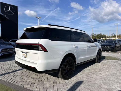 Used 2025 Lincoln Navigator Reserve w/ Jet Appearance Package image 4