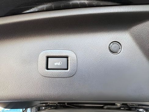 Used 2021 INFINITI QX80 Sensory w/ All-Season Package image 32