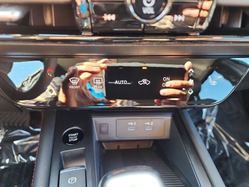 New 2026 Nissan Kicks SR w/ Cold Weather Package image 14