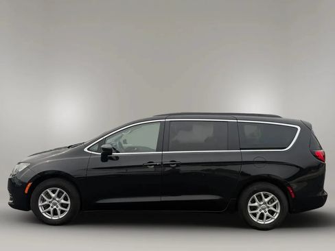 Used 2020 Chrysler Voyager Lxi FWD image 4