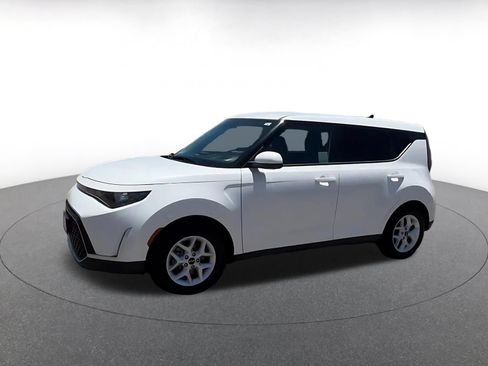 Used 2025 Kia Soul LX w/ LX Technology Package FWD image 8