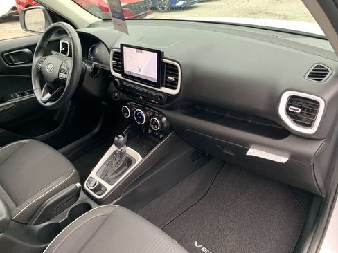 Certified 2023 Hyundai Venue Limited FWD image 11
