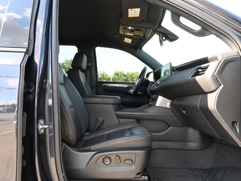 Used 2022 Chevrolet Suburban RST w/ Luxury Package RWD image 26