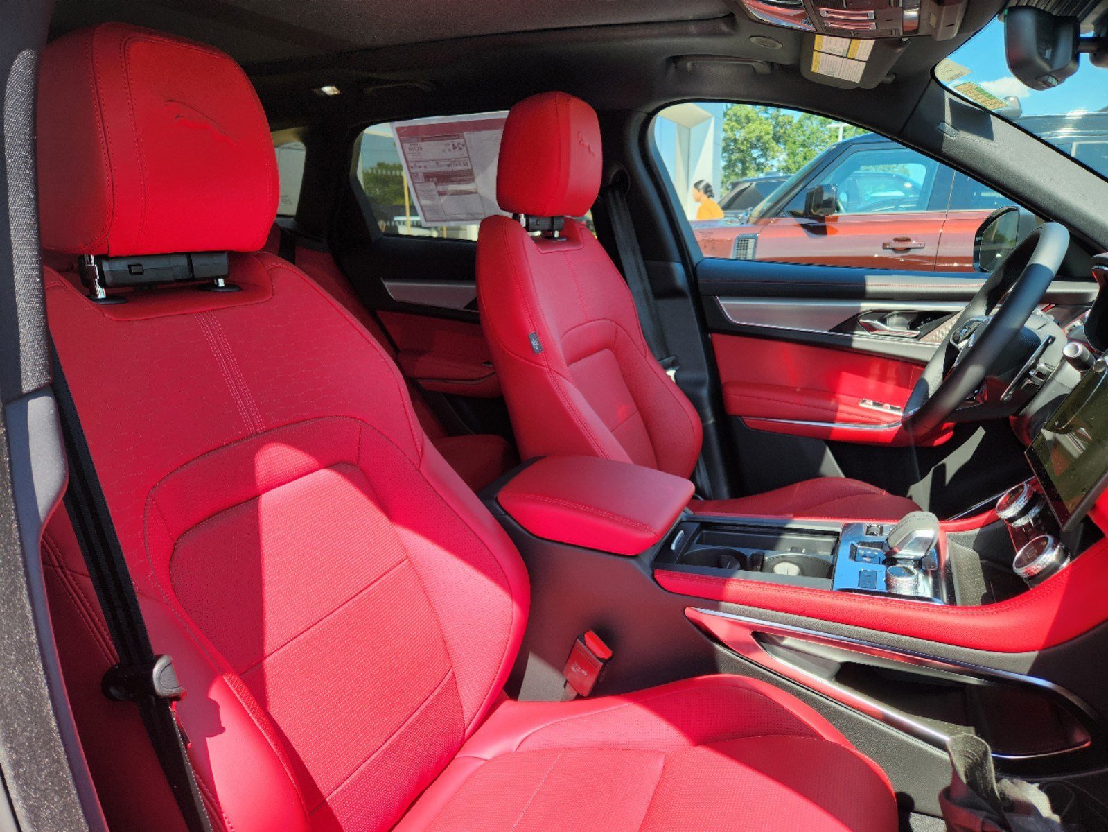 Used 2025 Jaguar F-PACE R-Dynamic S AWD/4WD image 12