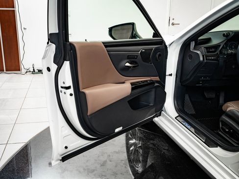 Certified 2025 Lexus ES 300h w/ Luxury Package image 27