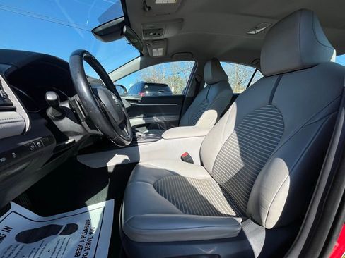 Used 2021 Toyota Camry SE FWD image 18