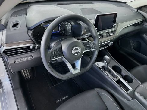 Used 2025 Nissan Altima 2.5 SV FWD image 28