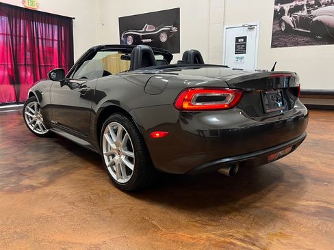 Used 2017 FIAT 124 Spider Classica RWD image 2