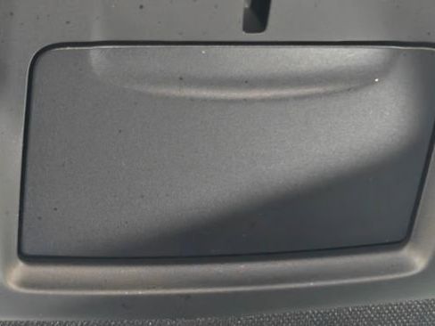 Used 2025 Chrysler Pacifica Limited image 11