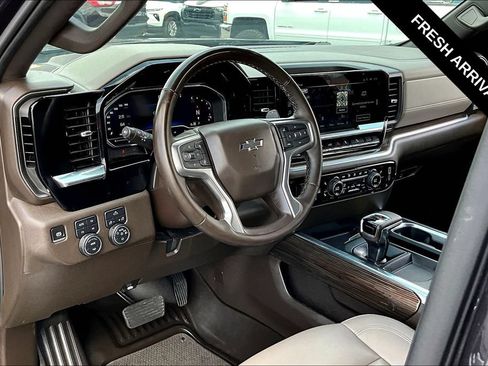 Used 2024 Chevrolet Silverado 1500 RST w/ Convenience Package II AWD/4WD image 5