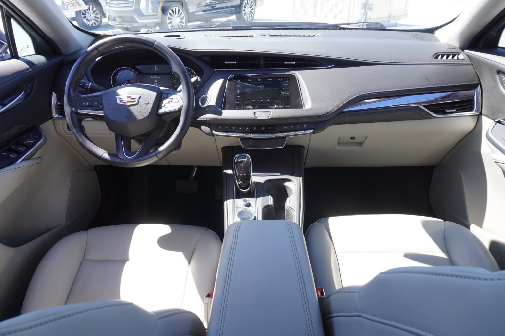 Used 2023 Cadillac XT4 Luxury FWD image 11