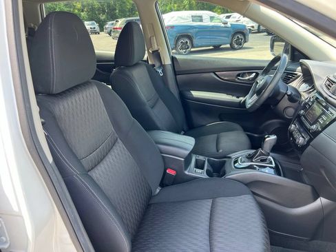 Used 2017 Nissan Rogue SV FWD image 23