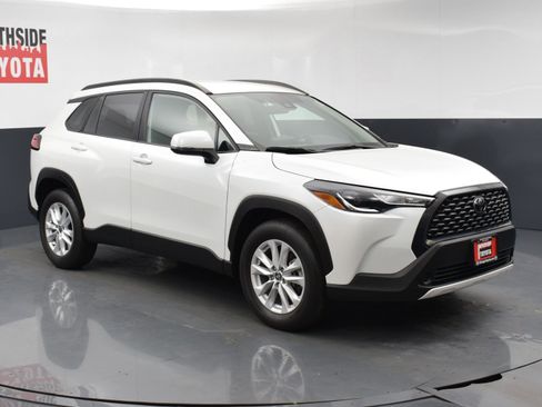 Used 2022 Toyota Corolla Cross LE w/ Black Badges Package (TMS) image 6