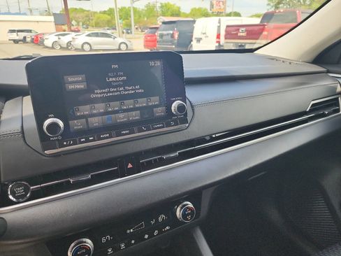 Used 2022 Mitsubishi Outlander ES image 16