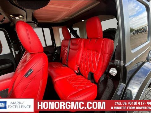 Used 2019 Jeep Wrangler Unlimited Sahara AWD/4WD image 21