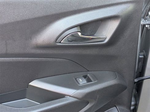 Used 2025 Chevrolet Trax LT w/ LT Convenience Package image 23