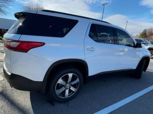 Used 2019 Chevrolet Traverse LT w/ LT Premium Package image 2