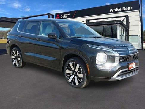 New 2026 Mitsubishi Outlander SE image 1