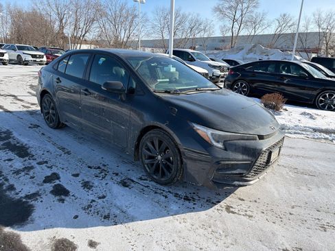 Used 2023 Toyota Corolla SE image 3