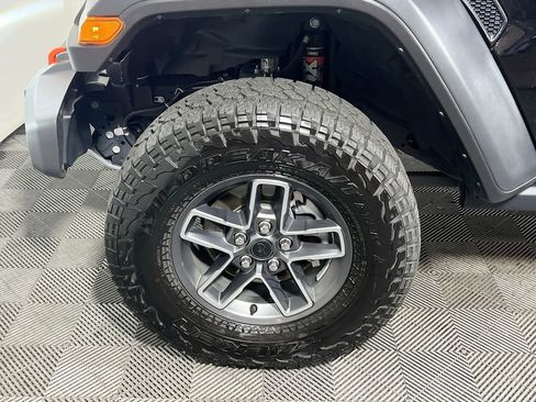 Used 2025 Jeep Gladiator Mojave w/ Convenience Group AWD/4WD image 26
