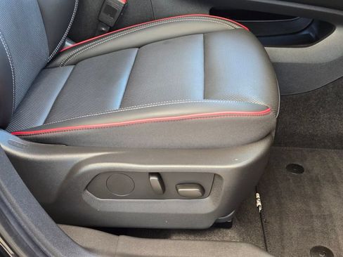 Used 2023 Buick Envision Essence w/ Sport Touring Package AWD/4WD image 27