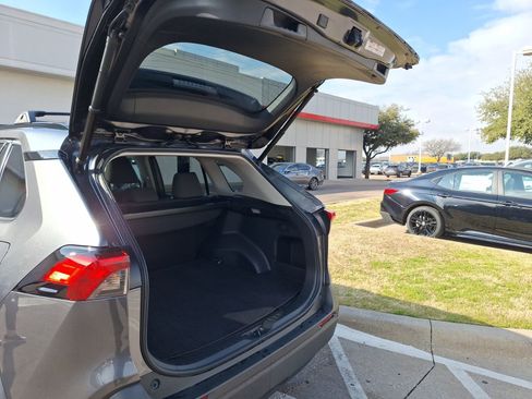 Used 2021 Toyota RAV4 XLE image 38