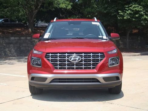 Used 2025 Hyundai Venue SEL FWD image 3