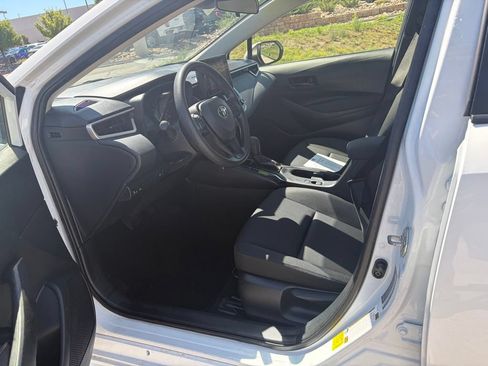 Used 2025 Toyota Corolla LE FWD image 17