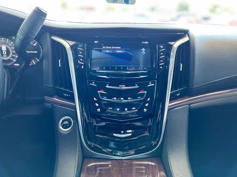 Used 2017 Cadillac Escalade Luxury AWD/4WD image 77