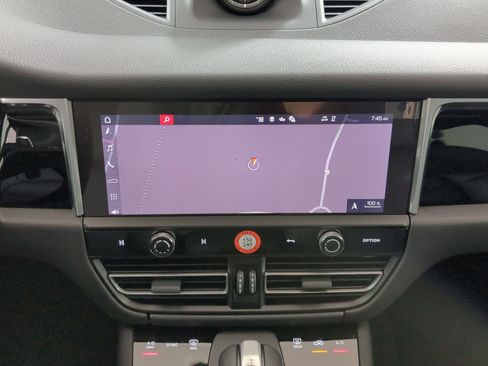 Certified 2025 Porsche Macan AWD/4WD image 21