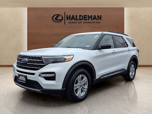 Used 2021 Ford Explorer XLT w/ Equipment Group 202A image 3