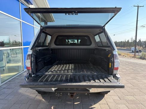 Used 2014 Toyota Tacoma 4x4 Double Cab w/ SR5 Package image 9