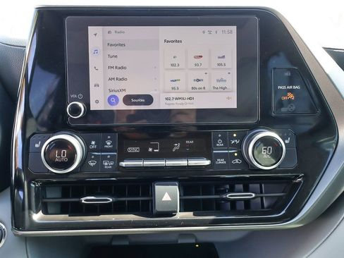 Used 2023 Toyota Highlander XLE image 49