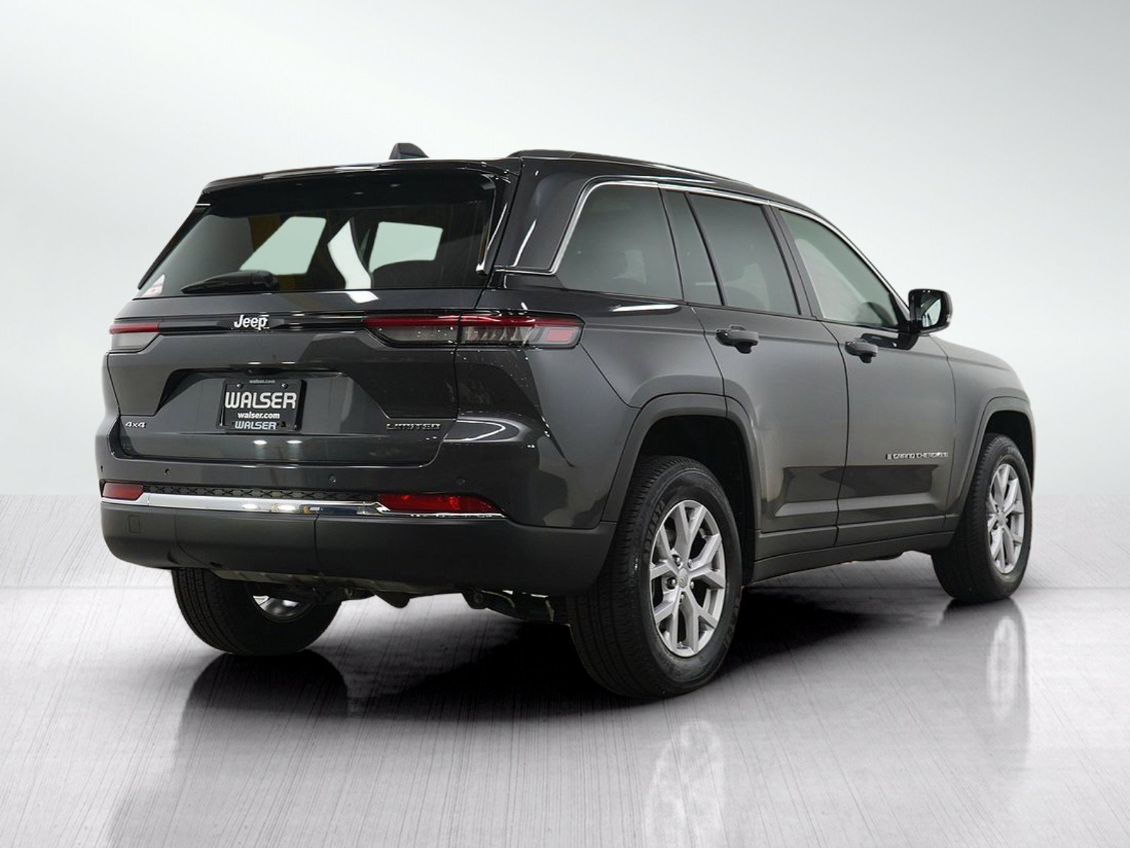 Used 2022 Jeep Grand Cherokee Limited AWD/4WD image 5